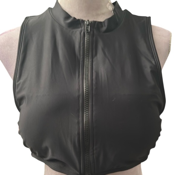 NWT’s wild fable Black Women's Zip-Up Sleeveless Top for swimming or exercising - Picture 1 of 2